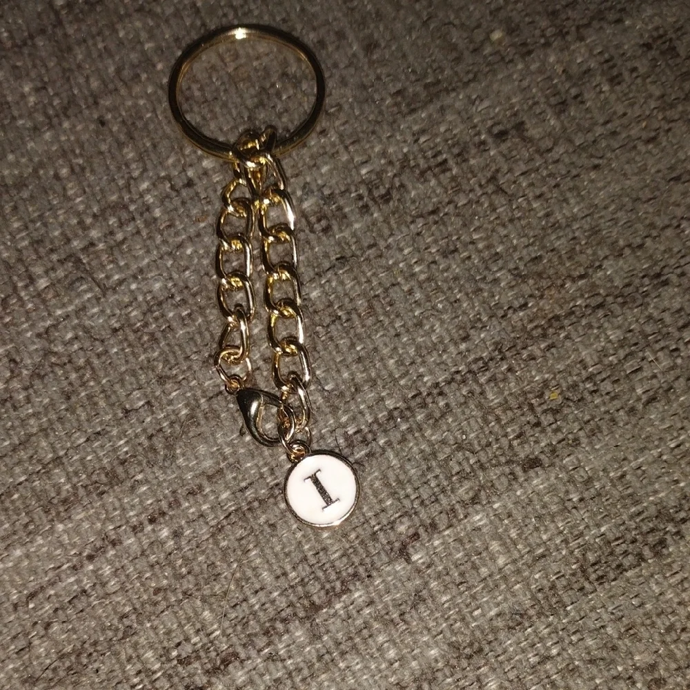 Elegant Gold & White Initial I Keychain Circle Enamel Bag Charm